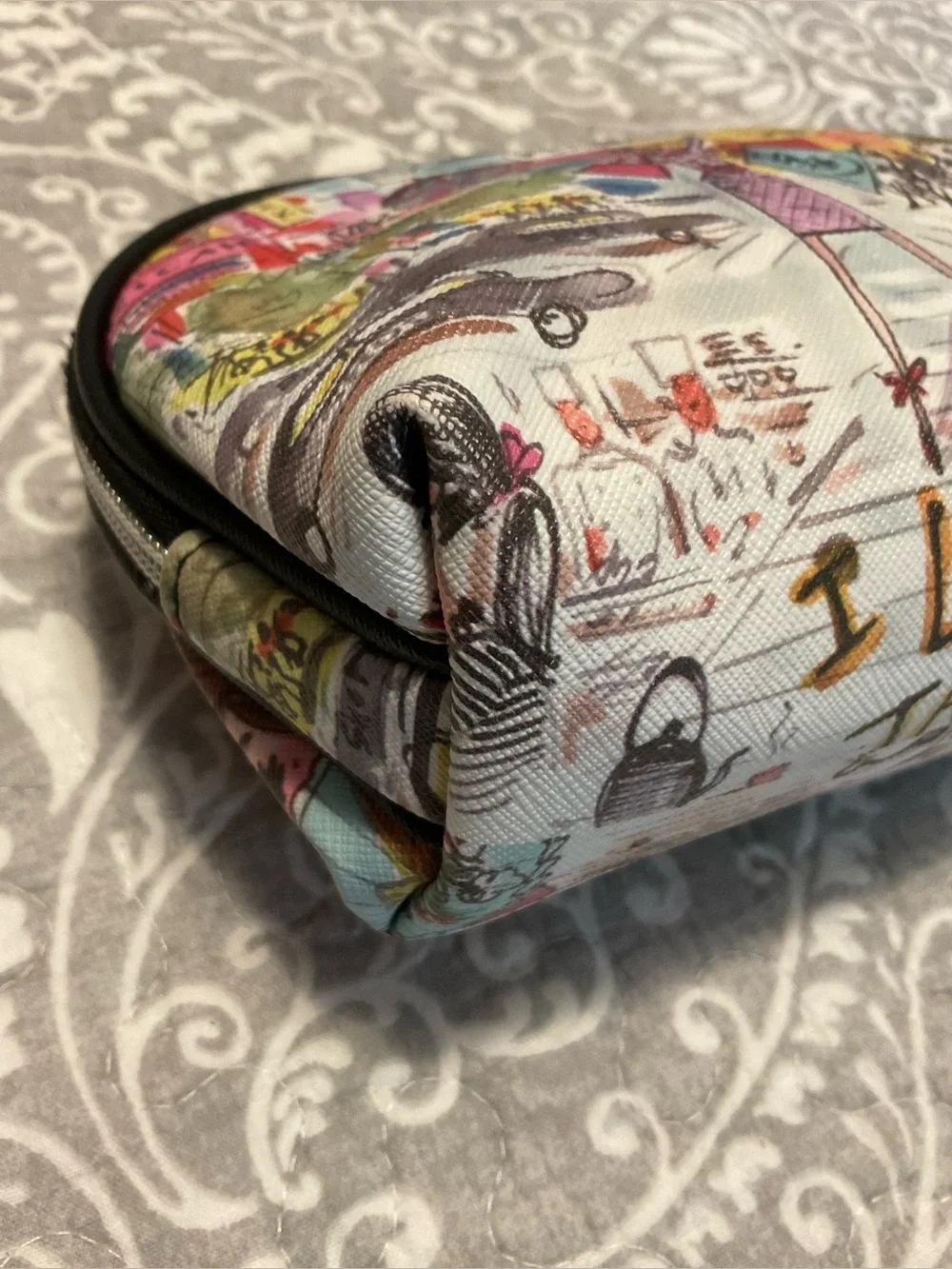 Izak Zenou I Love Japan / Arigato Tokyo Cosmetic Bag